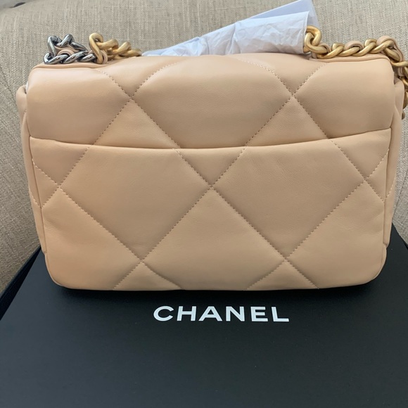 Brand New Beige Lambskin Chanel 19 - Picture 2 of 9